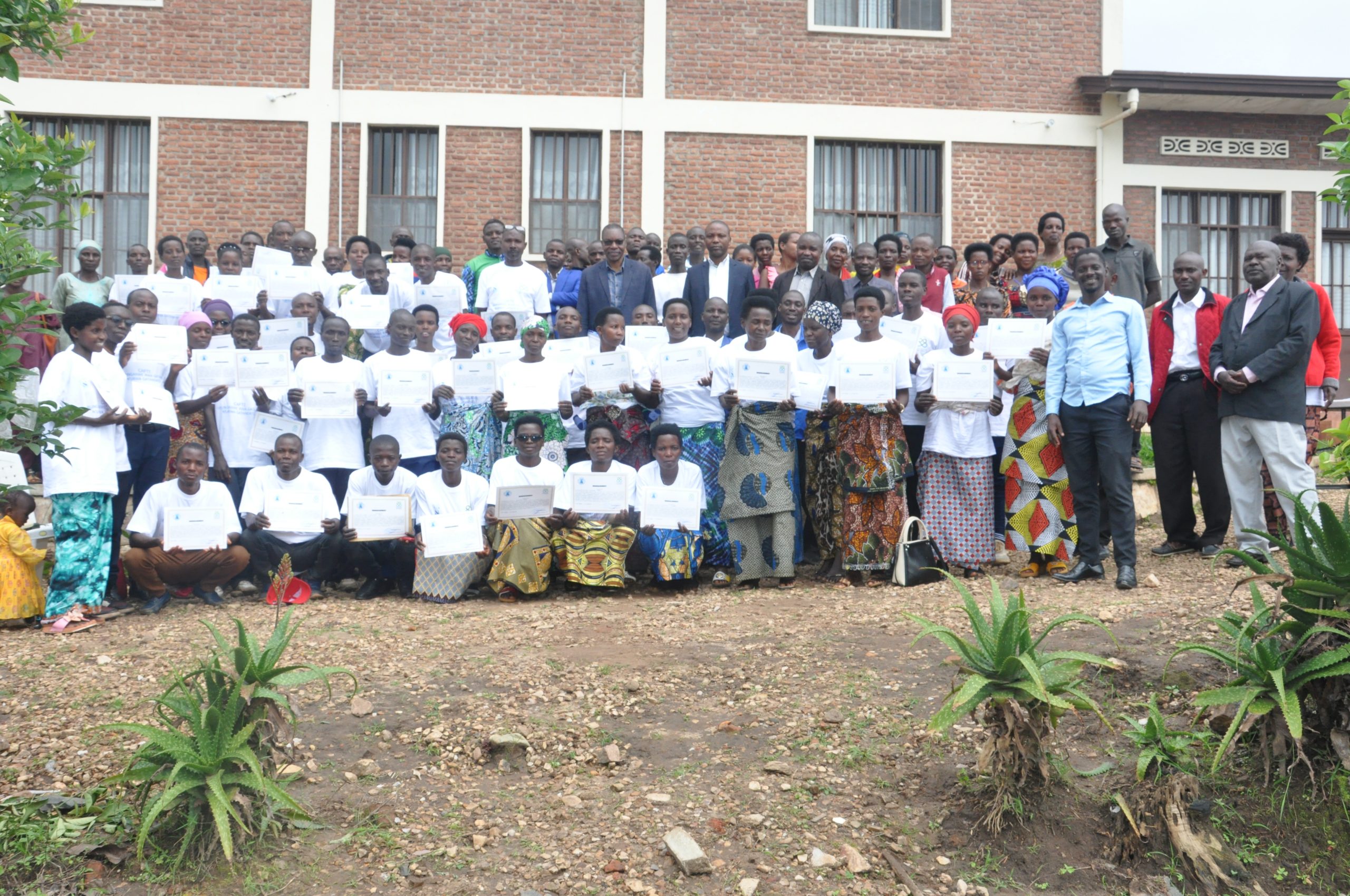 Capacitation des producteurs agricoles : Cérémonies de clôture de la 8ème cycle de formation et de Remise des certificats à la 5ème et 6ème  Promotions au Centre Agricole de Formation et Transfert d’Innovations de Rubingo (CAFTI) en commune Isare.