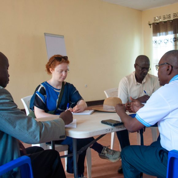 Au Centre de Rubingo, une représentante de l’Ambassade du Royaume de Belgique au Burundi découvre l’impact des financements belges